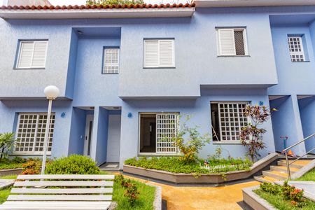 Casa de condomínio à venda com 215m², 3 quartos e 2 vagasFachada da casa