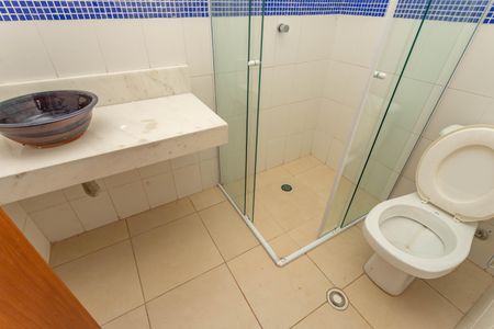 Casa de condomínio à venda com 215m², 3 quartos e 2 vagasBanheiro da suíte