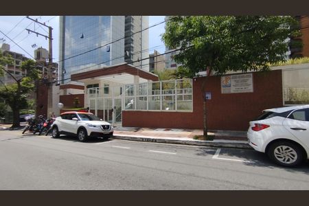 Apartamento à venda com 106m², 3 quartos e 2 vagasFachada e portaria