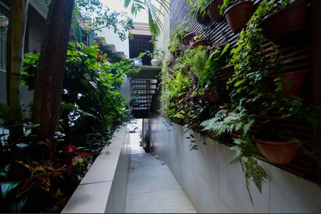 Casa à venda com 200m², 3 quartos e 2 vagas Casa à venda com 200m², 3 quartos e 2 vagasJardim