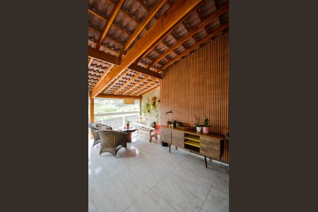 Casa à venda com 200m², 3 quartos e 2 vagas Casa à venda com 200m², 3 quartos e 2 vagasVaranda