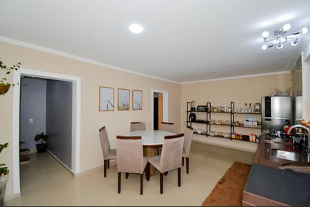 Casa à venda com 200m², 3 quartos e 2 vagas Casa à venda com 200m², 3 quartos e 2 vagasCozinha