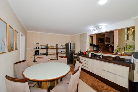 Casa à venda com 200m², 3 quartos e 2 vagas Casa à venda com 200m², 3 quartos e 2 vagasCozinha