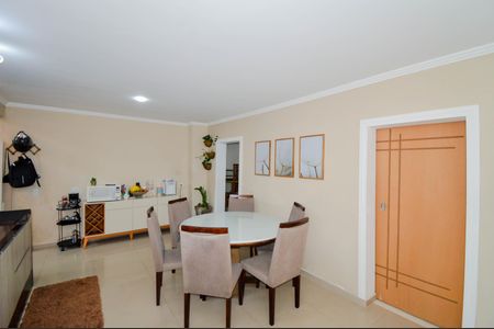 Casa à venda com 200m², 3 quartos e 2 vagas Casa à venda com 200m², 3 quartos e 2 vagasCozinha