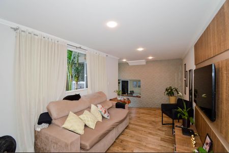 Casa à venda com 200m², 3 quartos e 2 vagas Casa à venda com 200m², 3 quartos e 2 vagasSala