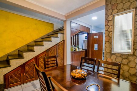 Casa à venda com 166m², 3 quartos e 2 vagas Casa à venda com 166m², 3 quartos e 2 vagasSala de Jantar