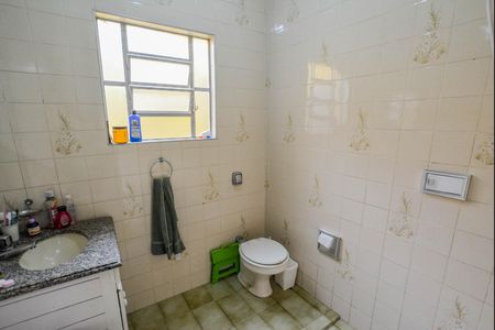 Casa à venda com 166m², 3 quartos e 2 vagas Casa à venda com 166m², 3 quartos e 2 vagasBanheiro Corredor