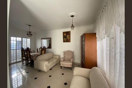 Casa à venda com 160m², 3 quartos e 3 vagasFoto 02