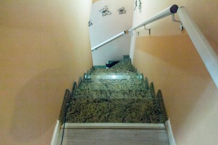 Casa de condomínio à venda com 97m², 3 quartos e 1 vaga Casa de condomínio à venda com 97m², 3 quartos e 1 vagaEscada