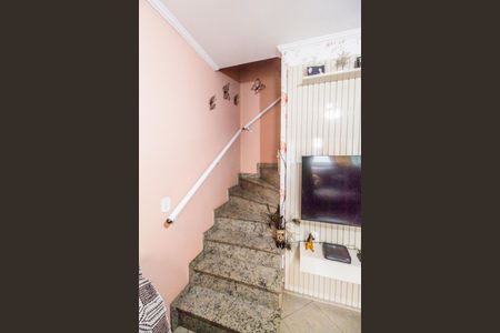 Casa de condomínio à venda com 97m², 3 quartos e 1 vaga Casa de condomínio à venda com 97m², 3 quartos e 1 vagaEscada