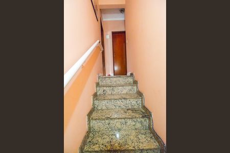 Casa de condomínio à venda com 97m², 3 quartos e 1 vaga Casa de condomínio à venda com 97m², 3 quartos e 1 vagaEscada