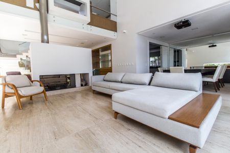 Casa de condomínio à venda com 464m², 4 quartos e 4 vagas Casa de condomínio à venda com 464m², 4 quartos e 4 vagasSala