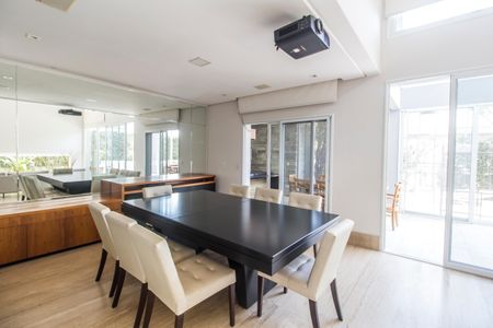Casa de condomínio à venda com 464m², 4 quartos e 4 vagas Casa de condomínio à venda com 464m², 4 quartos e 4 vagasSala de Jantar