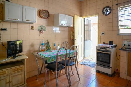 Casa à venda com 195m², 3 quartos e 2 vagas Casa à venda com 195m², 3 quartos e 2 vagasCozinha