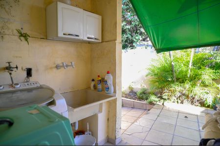 Casa à venda com 195m², 3 quartos e 2 vagas Casa à venda com 195m², 3 quartos e 2 vagasÁrea de Serviço