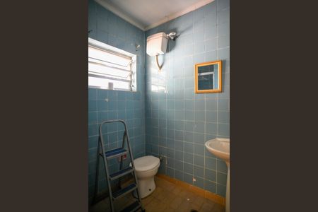 Casa à venda com 195m², 3 quartos e 2 vagas Casa à venda com 195m², 3 quartos e 2 vagasEdícula - Banheiro