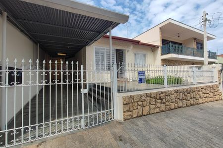 Casa à venda com 142m², 4 quartos e 2 vagasFachada