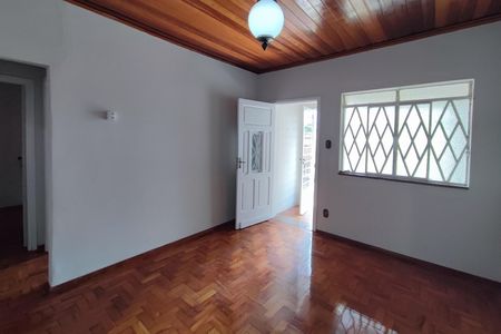 Casa à venda com 142m², 4 quartos e 2 vagasSala
