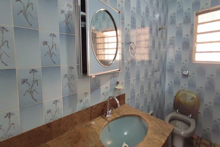Casa à venda com 142m², 4 quartos e 2 vagasBanheiro