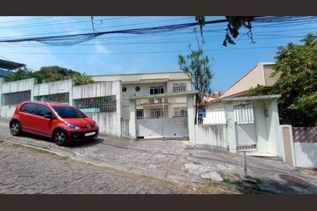 Apartamento à venda com 100m², 2 quartos e 2 vagasFachada com Placa Quinto Andar