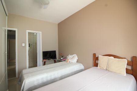 Apartamento à venda com 100m², 2 quartos e 2 vagasQuarto 2