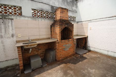 Apartamento à venda com 100m², 2 quartos e 2 vagasChurrasqueira