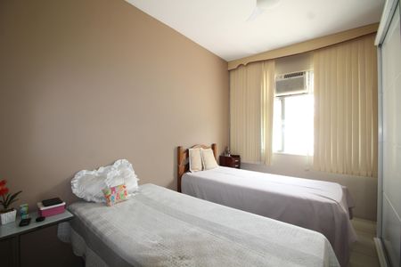 Apartamento à venda com 100m², 2 quartos e 2 vagasQuarto 2