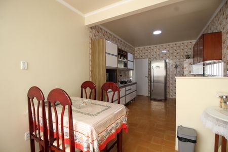 Apartamento à venda com 100m², 2 quartos e 2 vagasCozinha