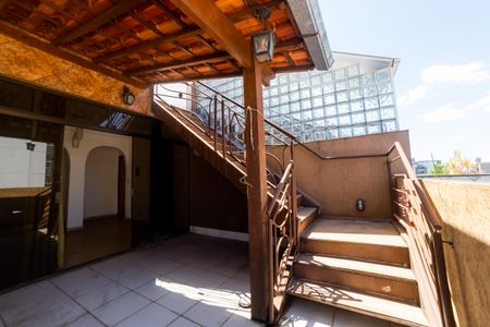 Apartamento para alugar com 184m², 3 quartos e 2 vagasEscada