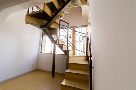 Apartamento para alugar com 184m², 3 quartos e 2 vagasEscada