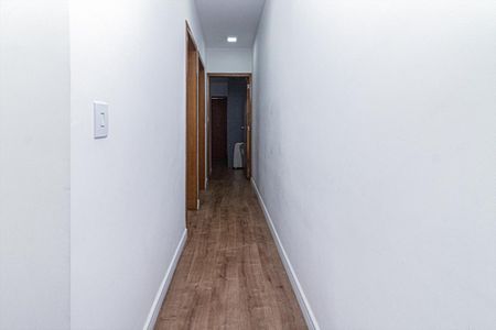 Casa para alugar com 220m², 3 quartos e 3 vagasCorredor para os cômodos