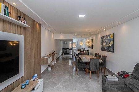 Casa para alugar com 220m², 3 quartos e 3 vagasSala