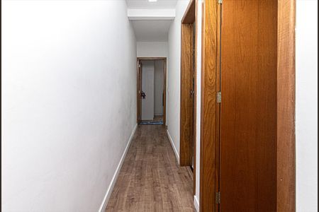 Casa para alugar com 220m², 3 quartos e 3 vagasCorredor para os cômodos