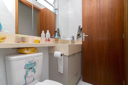 Casa para alugar com 220m², 3 quartos e 3 vagasBanheiro Social