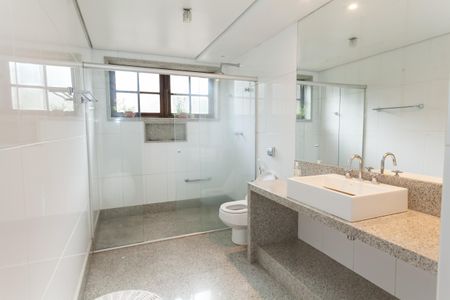 Casa de condomínio à venda com 450m², 3 quartos e 3 vagasBanheiro da Suíte