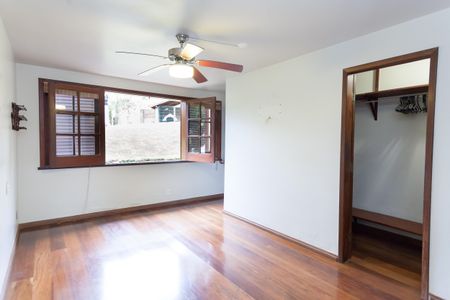 Casa de condomínio à venda com 450m², 3 quartos e 3 vagassuite 