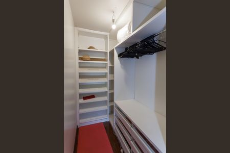 Casa de condomínio à venda com 450m², 3 quartos e 3 vagasCloset da suíte