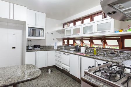 Casa de condomínio à venda com 450m², 3 quartos e 3 vagasCozinha