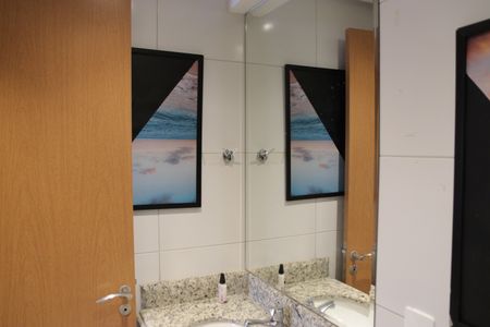 Apartamento para alugar com 65m², 2 quartos e 2 vagasBanheiro