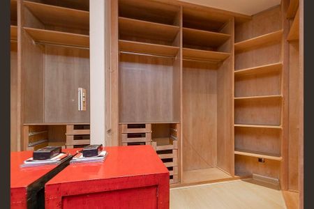 Apartamento para alugar com 442m², 4 quartos e 5 vagasCloset