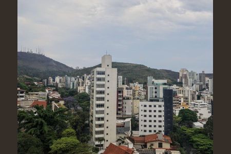 Apartamento para alugar com 442m², 4 quartos e 5 vagasVista
