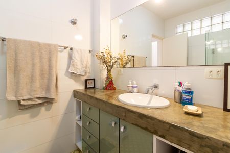 Apartamento à venda com 77m², 2 quartos e sem vagaBanheiro