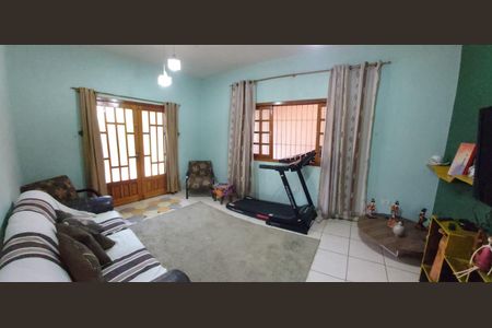 Casa à venda com 240m², 2 quartos e 4 vagasSala