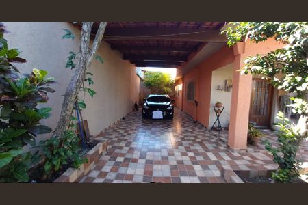 Casa à venda com 240m², 2 quartos e 4 vagasÁrea Externa