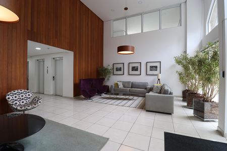 Apartamento à venda com 120m², 2 quartos e 2 vagasHall social