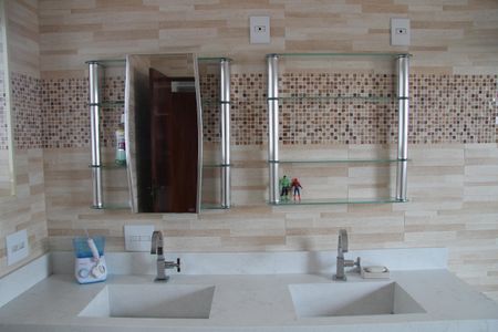 Casa para alugar com 550m², 4 quartos e 4 vagasBanheiro da Suíte 1