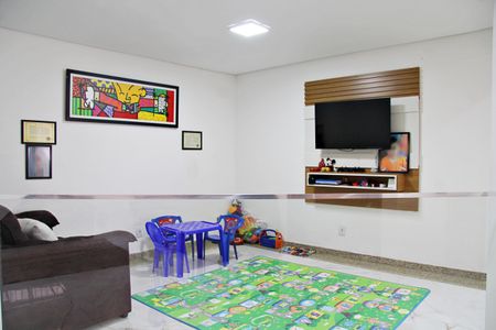 Casa para alugar com 550m², 4 quartos e 4 vagasSala de TV