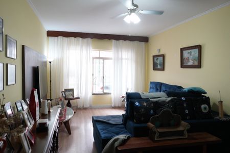 Casa à venda com 128m², 3 quartos e 2 vagasSala