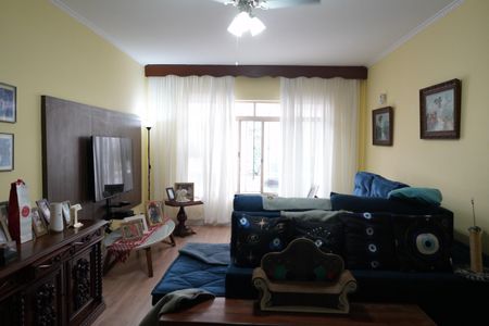 Casa à venda com 128m², 3 quartos e 2 vagasSala