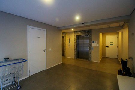 Apartamento à venda com 28m², 1 quarto e sem vaga Apartamento à venda com 28m², 1 quarto e sem vagaHall social